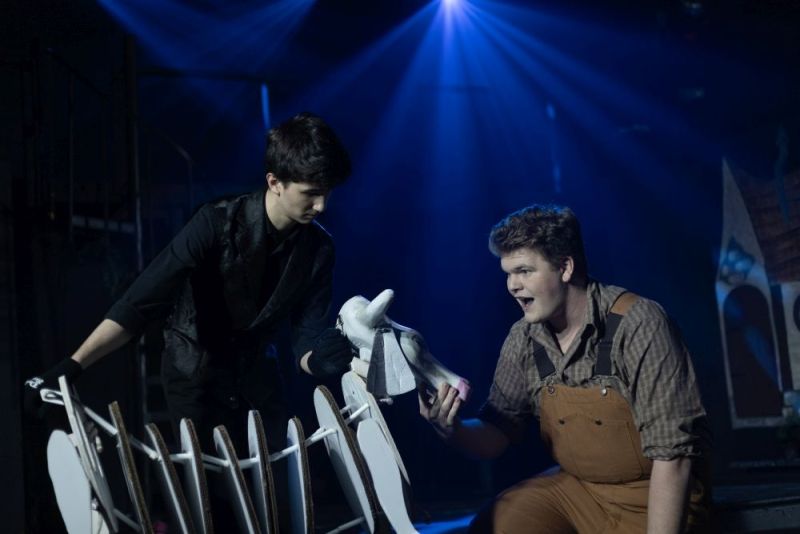 Review: INTO THE WOODS at The Royal Theatre Image