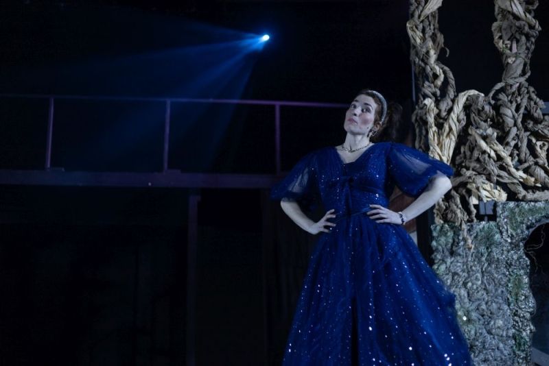 Review: INTO THE WOODS at The Royal Theatre Image