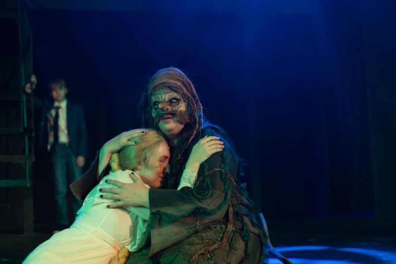Review: INTO THE WOODS at The Royal Theatre Image