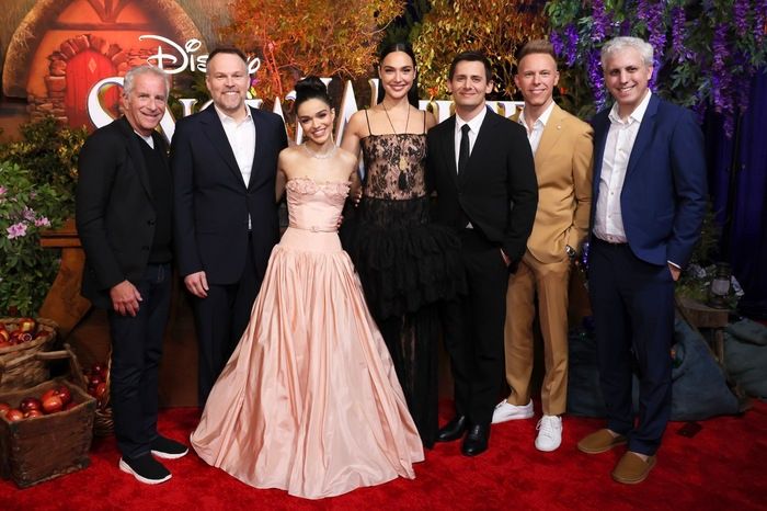 Photos: SNOW WHITE Premiere with Rachel Zegler, Gal Gadot & More  Image