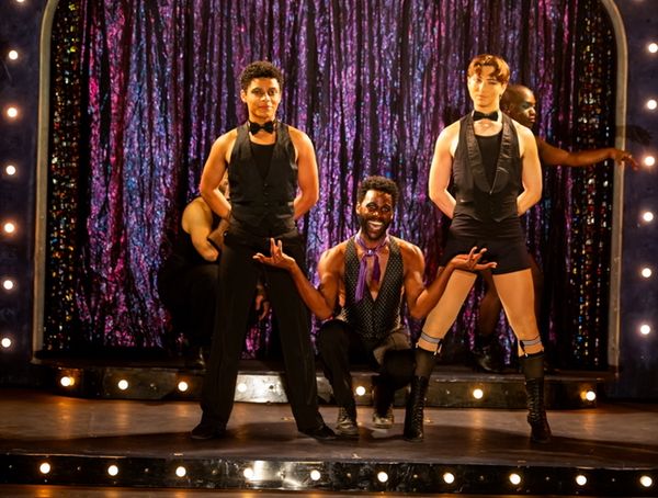 Sean Samuels (center) stars with the company star of the 5-STAR THEATRICALS productio Photo