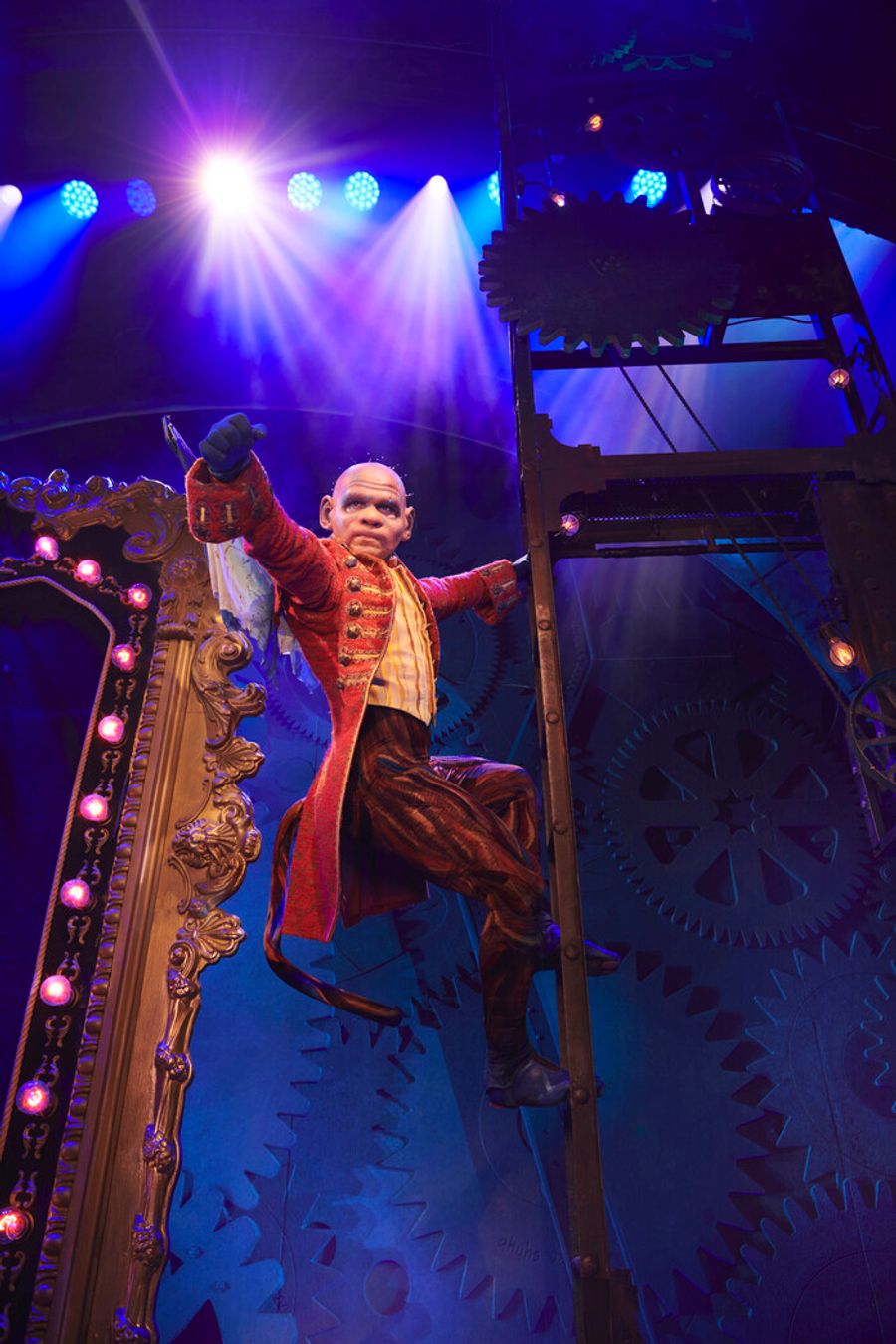 Photos: Emma Kingston, Zizi Strallen, and the New London Cast of WICKED Image