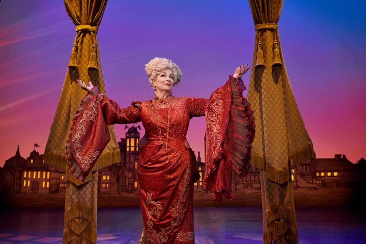 Photos: Emma Kingston, Zizi Strallen, and the New London Cast of WICKED  Image