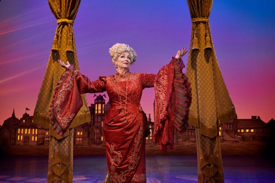 Photos: Emma Kingston, Zizi Strallen, and the New London Cast of WICKED Image