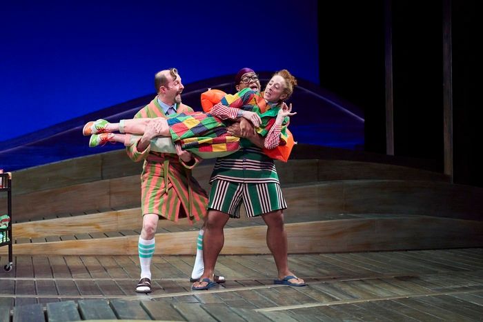 Photos: TWELTH NIGHT at Great Lakes Theater  Image