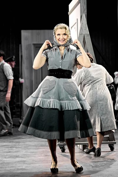 Scarlett Strallen Photo