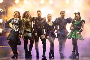 Kelsie Watts (Jane Seymour), Najah Hetsberger (Catherine of Aragon), Krystal Hernande Photo