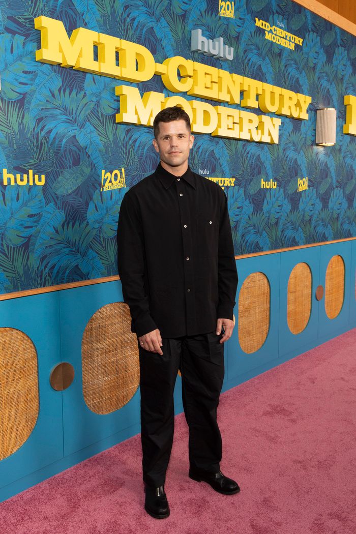 Photos: Hulu's MID-CENTURY MODERN Premieres In Los Angeles — photo 20 of 51