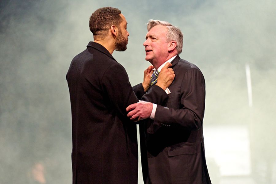 Photos: Further Look at Jonathan Bailey and More in RICHARD II Image