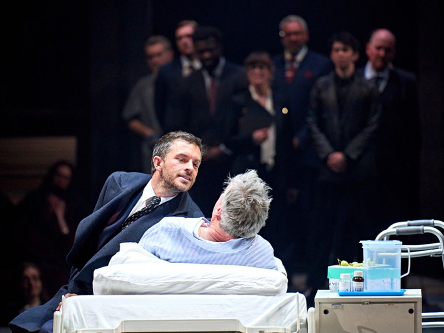Photos: Further Look at Jonathan Bailey and More in RICHARD II Image