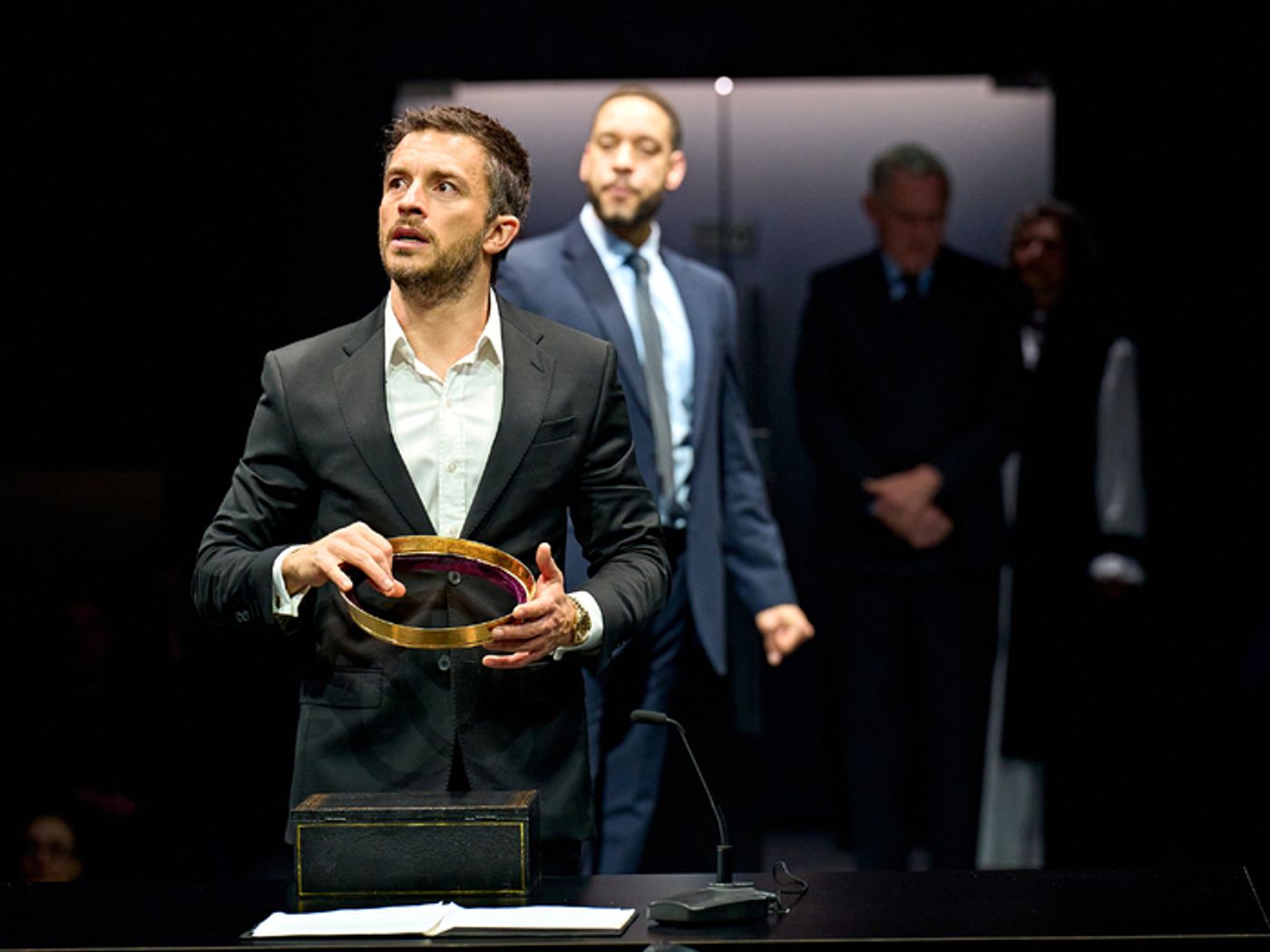 Photos: Further Look at Jonathan Bailey and More in RICHARD II  Image