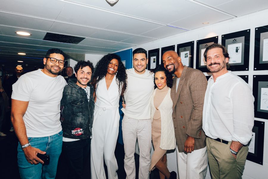 PHOTOS: Carlos Rivera reúne a parte del reparto original de EL REY LEÓN en su concierto de Madrid Image