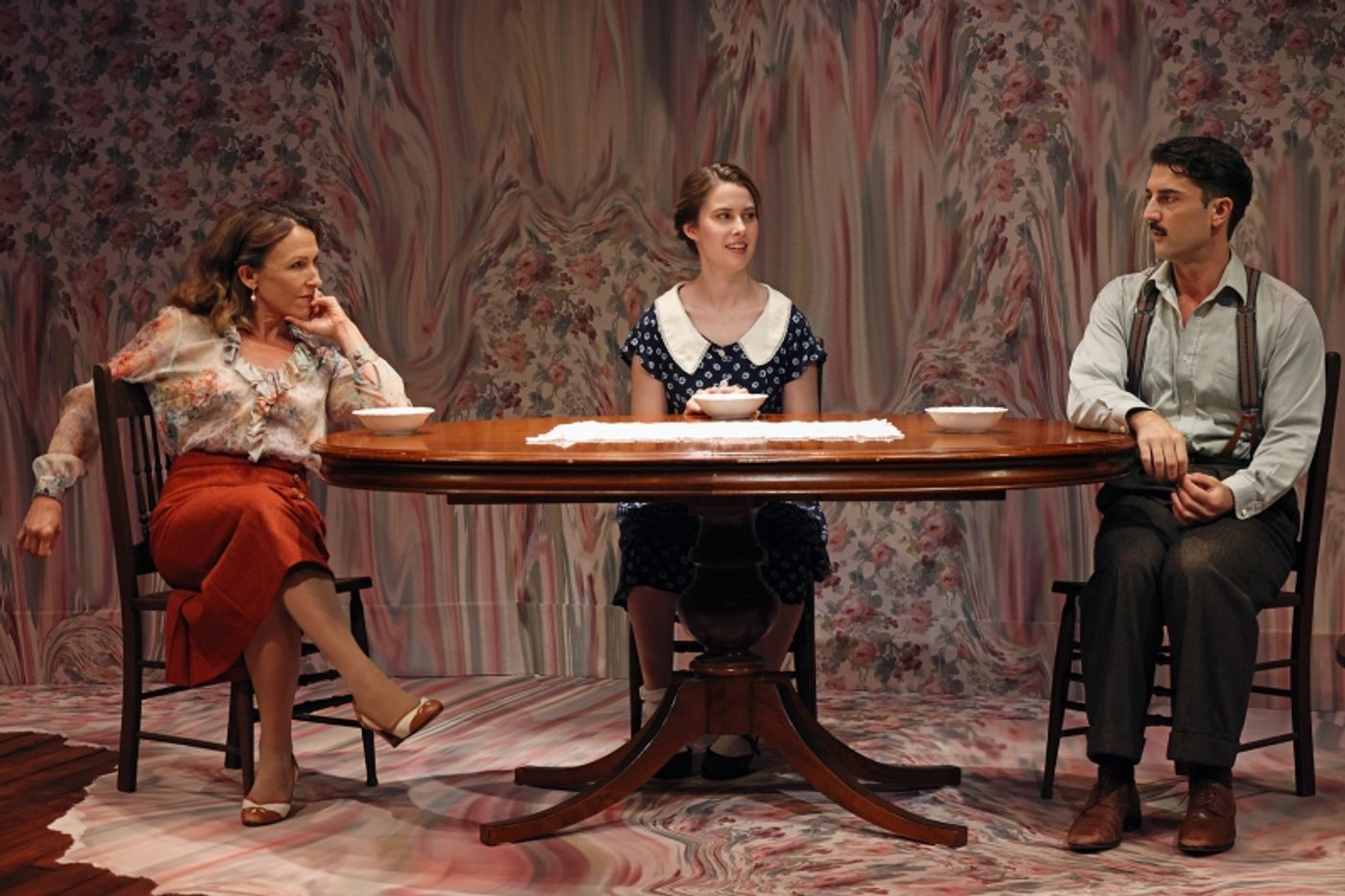 Review: THE GLASS MENAGERIE at Ensemble Theatre  Image