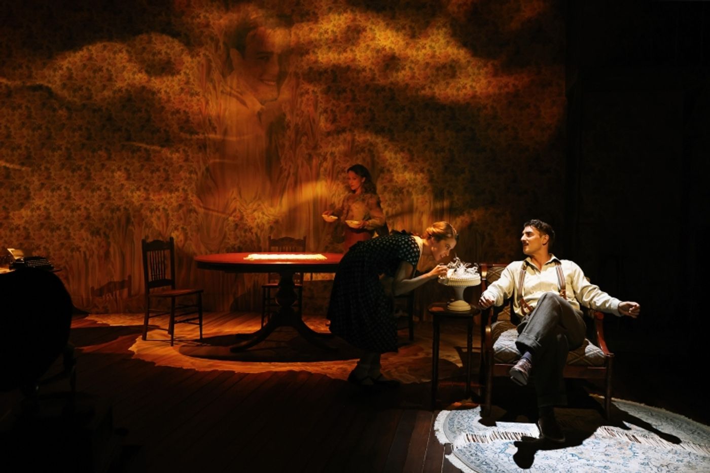 Review: THE GLASS MENAGERIE at Ensemble Theatre  Image