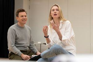 Ewan McGregor and Elizabeth Debicki  Photo