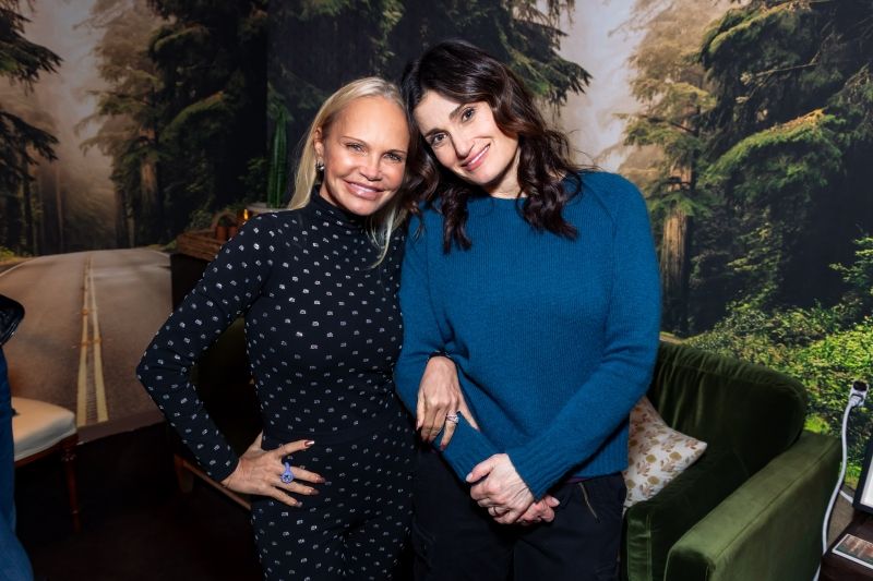 Video: Kristin Chenoweth Surprises Idina Menzel at REDWOOD Image