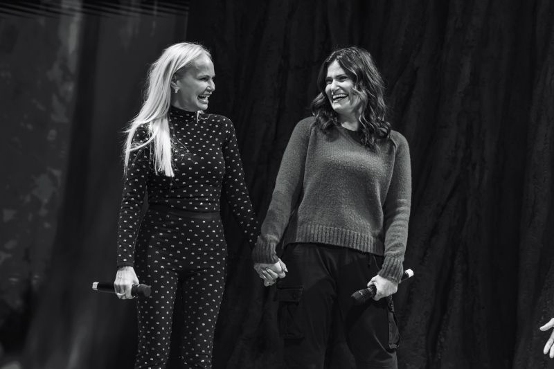 Video: Kristin Chenoweth Surprises Idina Menzel at REDWOOD Image