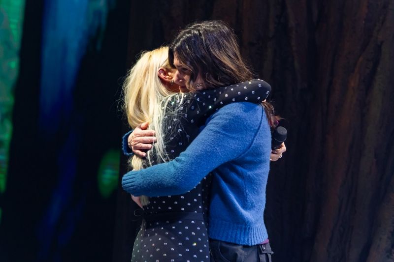 Video: Kristin Chenoweth Surprises Idina Menzel at REDWOOD Image