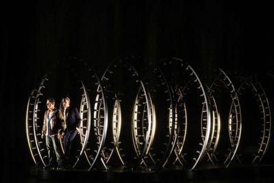 Oliver Liebl (Junger Ben), Drew Sarich (Benjamin Stone) - © Barbara Pálffy / Volkso Photo