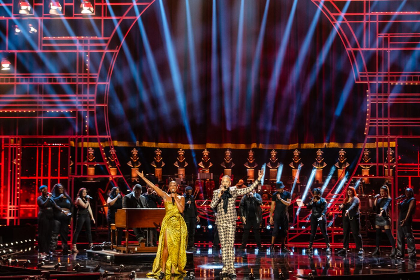 Photos: Inside the 2025 Olivier Awards With the Casts of FIDDLER, MJ and More  Image