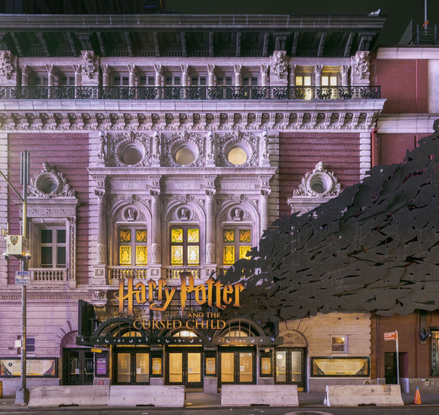 Photos: Sneak Peek of Photos from Mark S. Kornbluth's DARK Series  Image