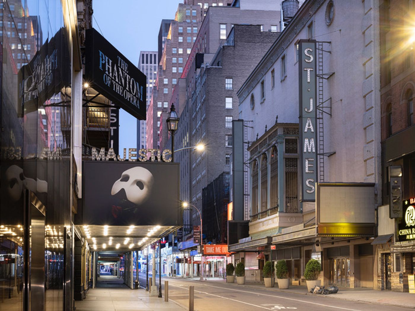 Photos: Sneak Peek of Photos from Mark S. Kornbluth's DARK Series  Image