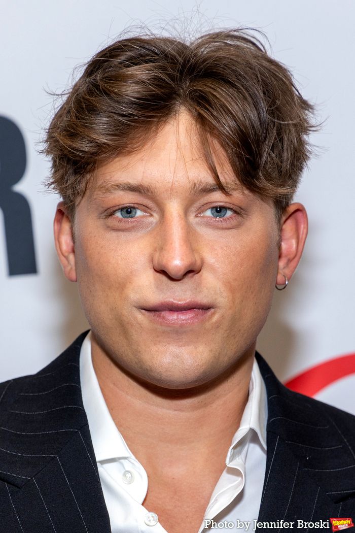 Photos: On the Red Carpet for MCC's Miscast25 — photo 11 of 99