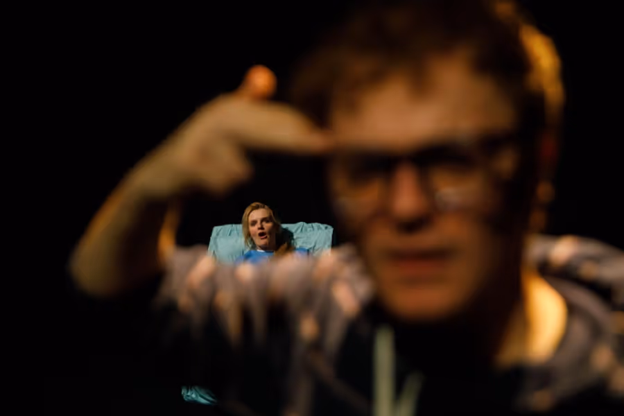 Review: DEAD MOM PLAY, Union Theatre Image
