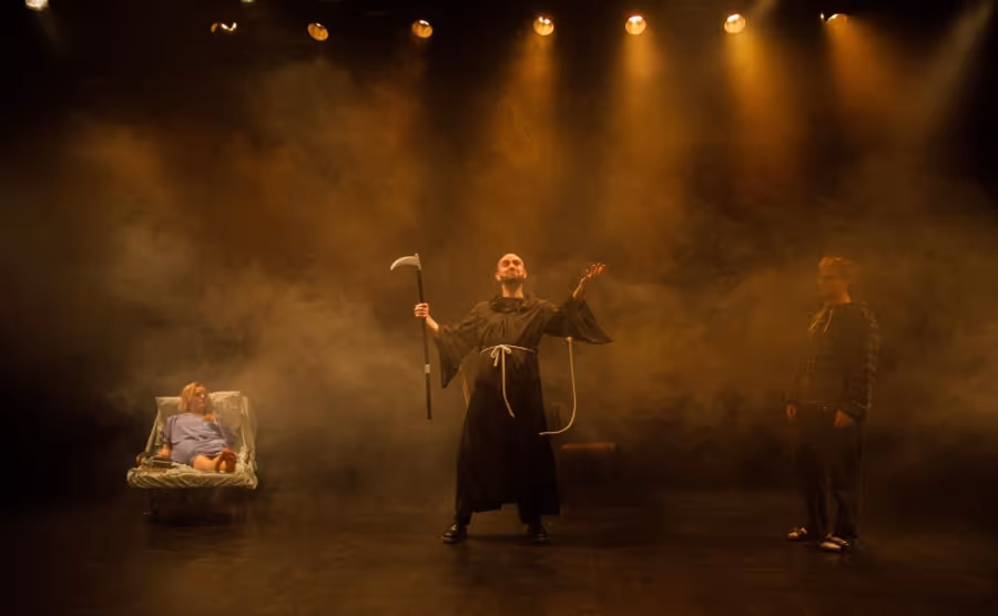 Review: DEAD MOM PLAY, Union Theatre Image