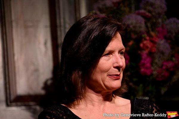 Jennifer Van Dyck Photo