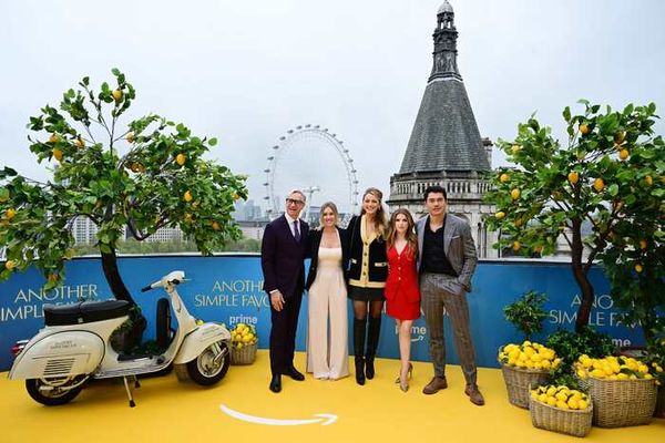 Paul Feig, Laura Fischer, Blake Lively, Anna Kendrick and Henry Golding Photo