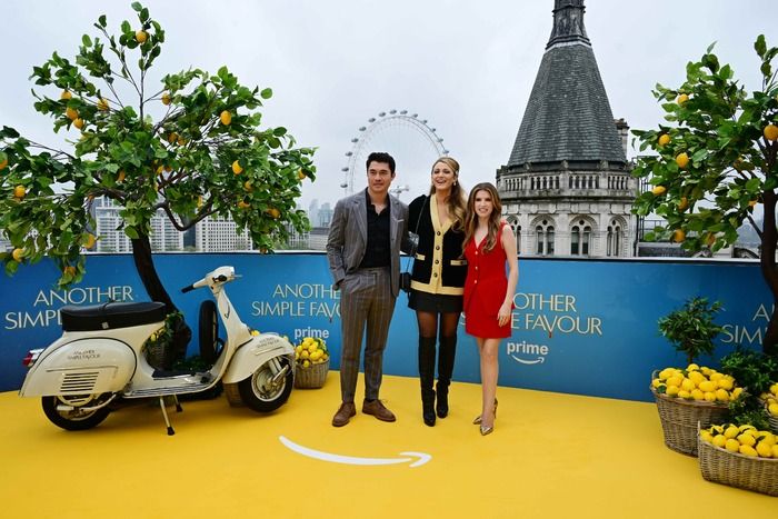 Photos: Anna Kenrick, Blake Lively & More Attend ANOTHER SIMPLE FAVOR Photocall  Image