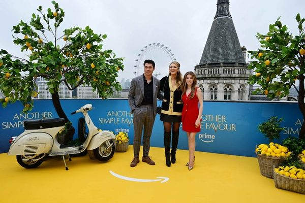 Henry Golding, Blake Lively and Anna Kendrick Photo