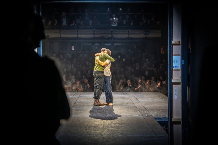 Photos: Jonathan Bailey and More Behind the Scenes of RICHARD II Image