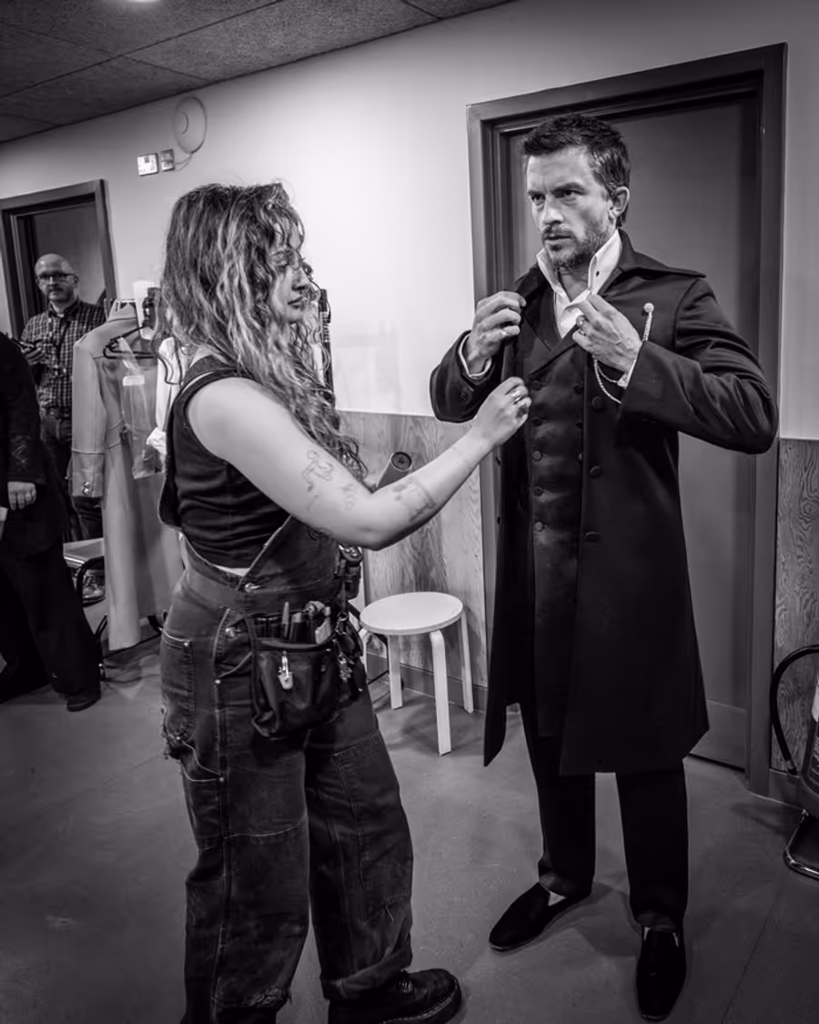 Photos: Jonathan Bailey and More Behind the Scenes of RICHARD II Image