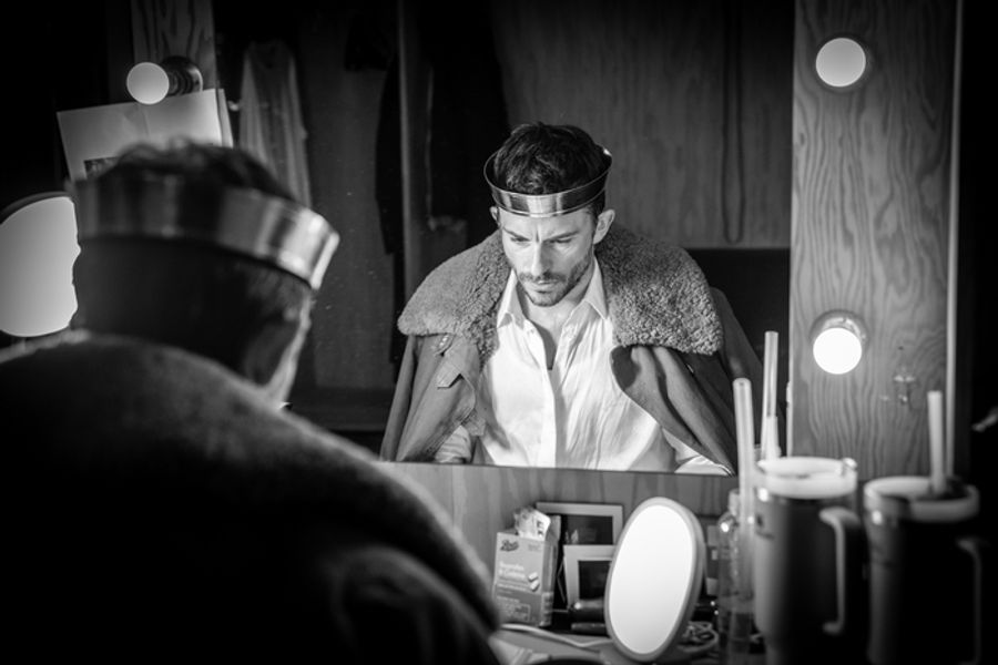 Photos: Jonathan Bailey and More Behind the Scenes of RICHARD II Image