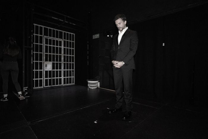 Photos: Jonathan Bailey and More Behind the Scenes of RICHARD II — photo 4 of 7