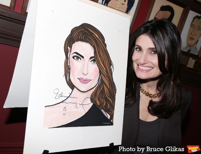 Photos: Idina Menzel Receives Portrait at Sardi's — photo 2 of 38