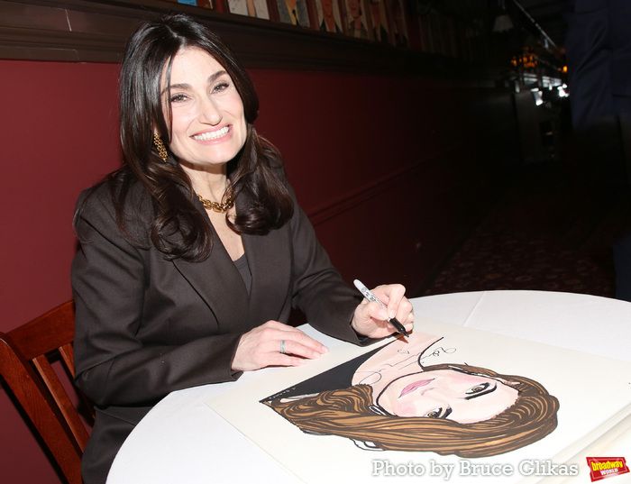 Photos: Idina Menzel Receives Portrait at Sardi's — photo 24 of 38