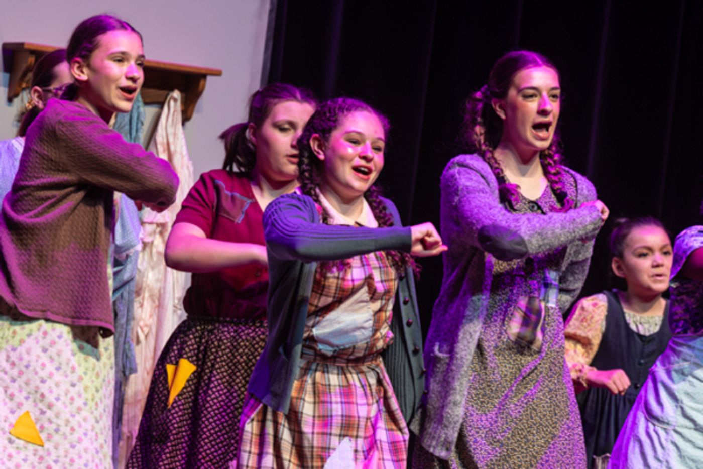Photos: Inside: New Albany Middle School Theatre’s ANNIE JR  Image