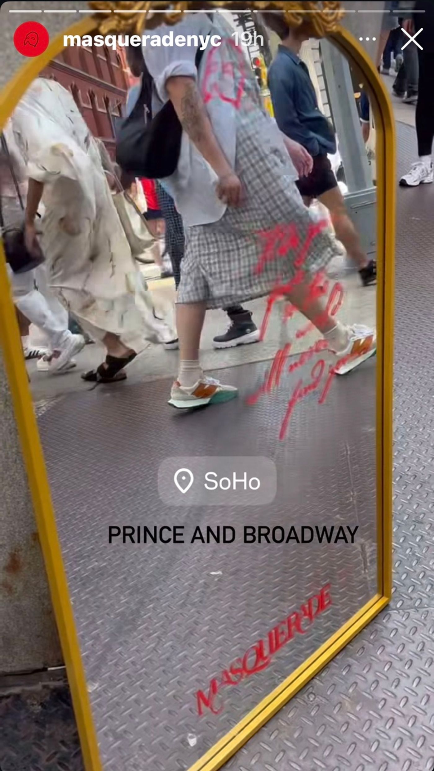 Photos: PHANTOM Return Teased With Masquerade Masks Appearing Around the City  Image