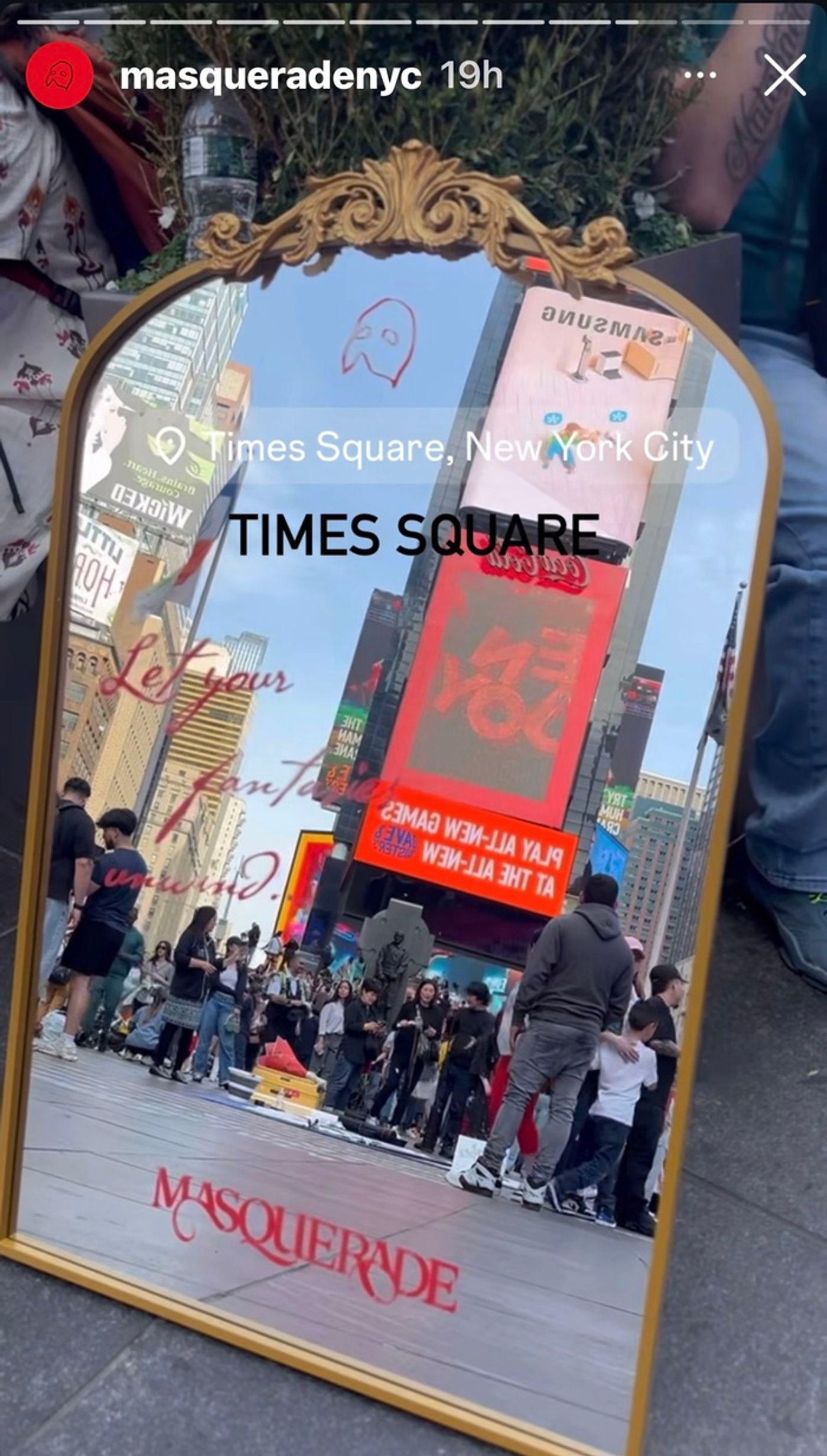 Photos: PHANTOM Return Teased With Masquerade Masks Appearing Around the City  Image