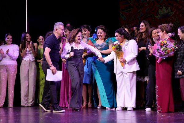 Gloria Estefan and cast Photo