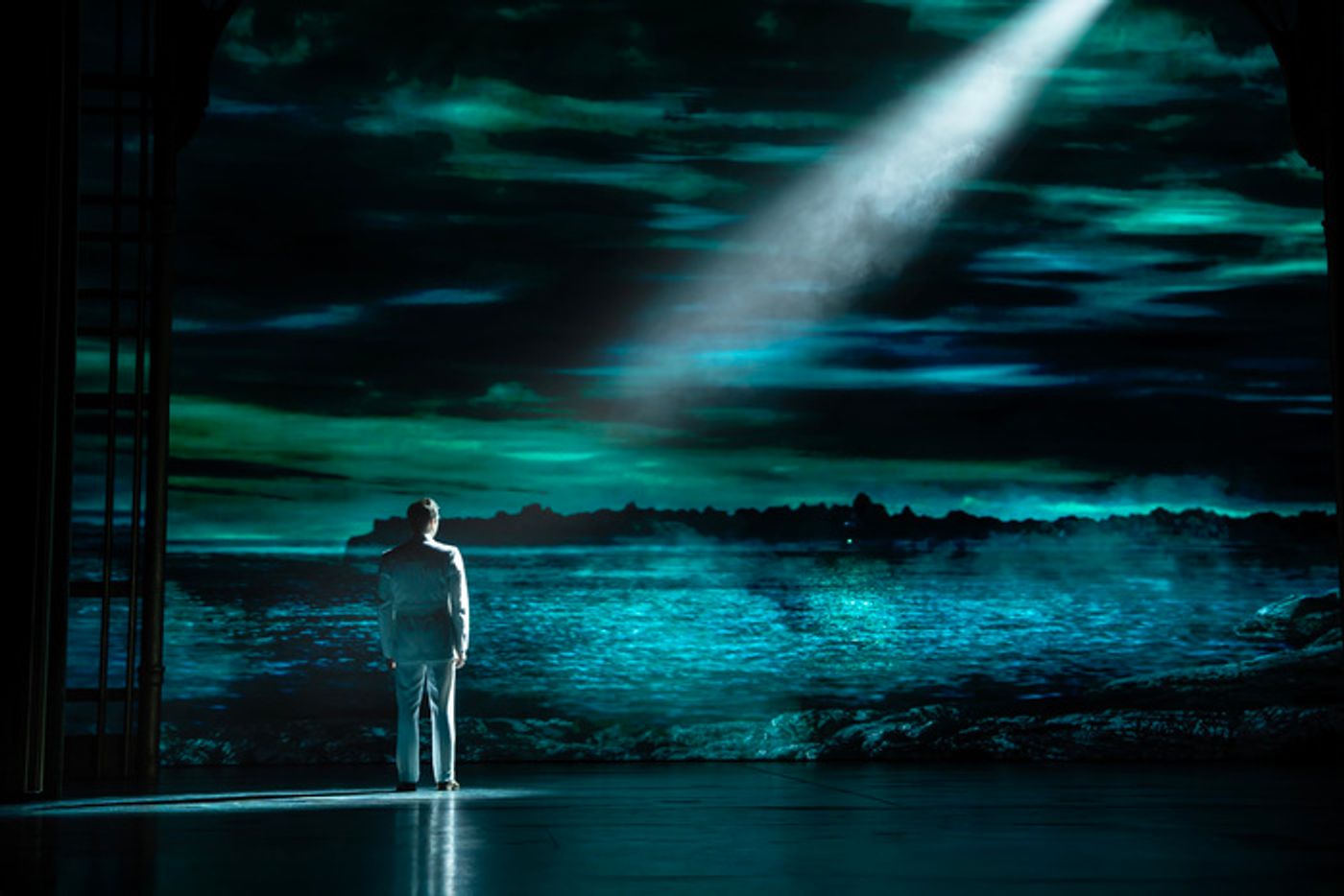 Photos: THE GREAT GATSBY in London's West End  Image