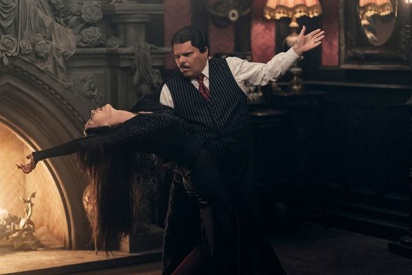Catherine Zeta-Jones, Luis Guzmán Photo