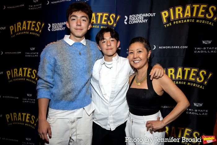 Photos: PIRATES! THE PENZANCE MUSICAL Opening Night Red Carpet — photo 23 of 33