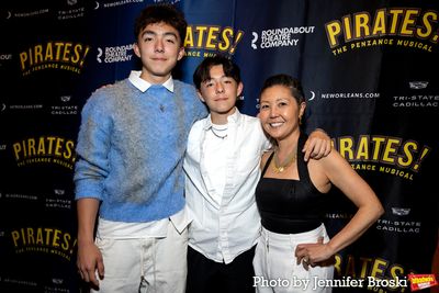 Linda Cho and family Photo