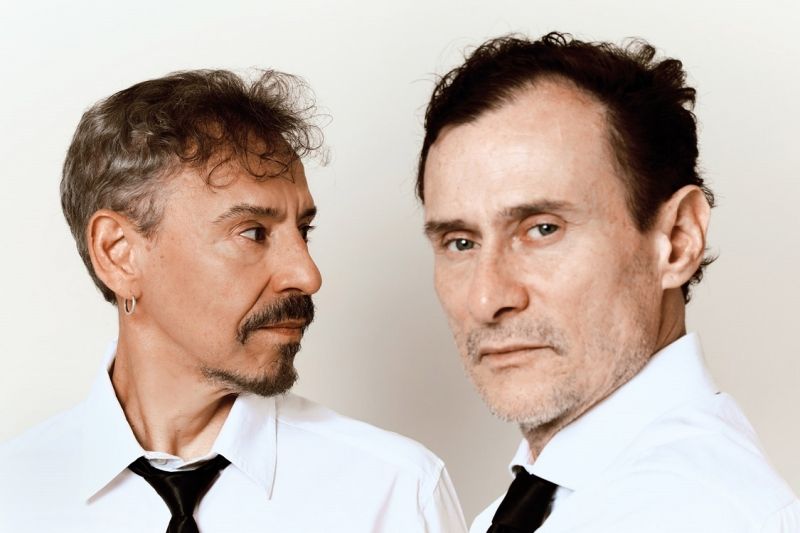 IN ON IT by Daniel MacIvor: A Thought-Provoking and Hilarious Play Is Back in S?o Paulo  Image