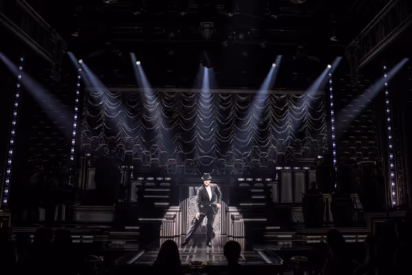 Jonathan Groff Photo