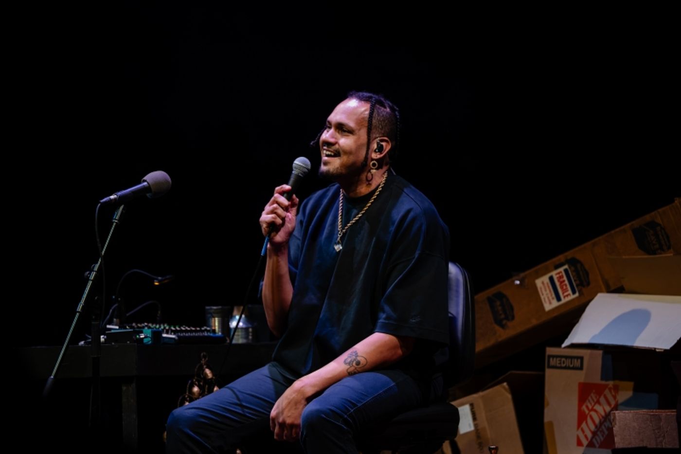 Review: THE THINGS AROUND US at Intiman Theater  Image